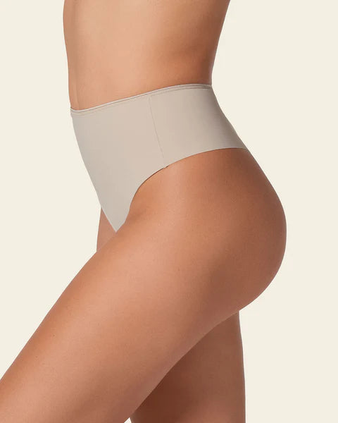 LEONISA SEAMLESS THONG SHAPER PANTY