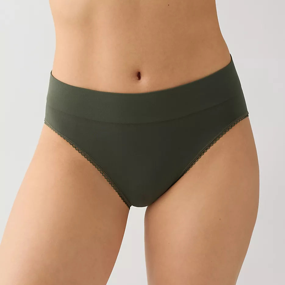 WACOAL FEELING FLEXIBLE HI-CUT BRIEF